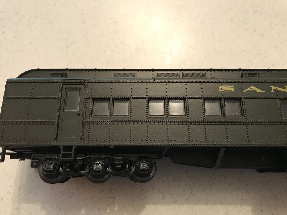 HO Passenger Train Wagon