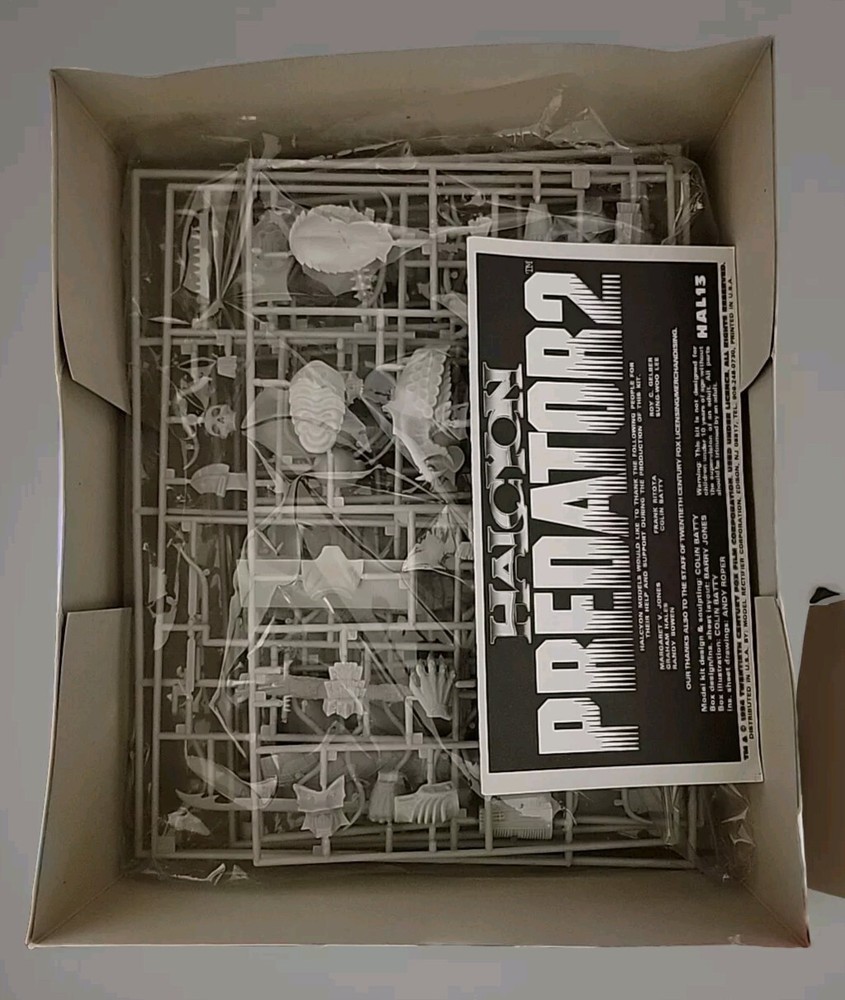 Predator2 Halcyon Scale Model Kit. Open box. Unused