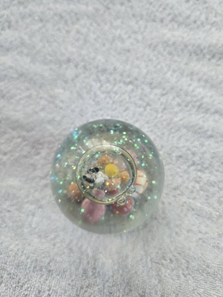 willabee and ward PEANUTS "Greetings From The Easter Beagle" Snowglobe