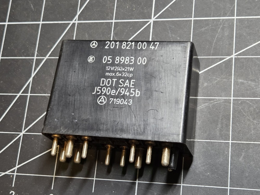 Mercedes-Benz Flasher Unit 2018210047