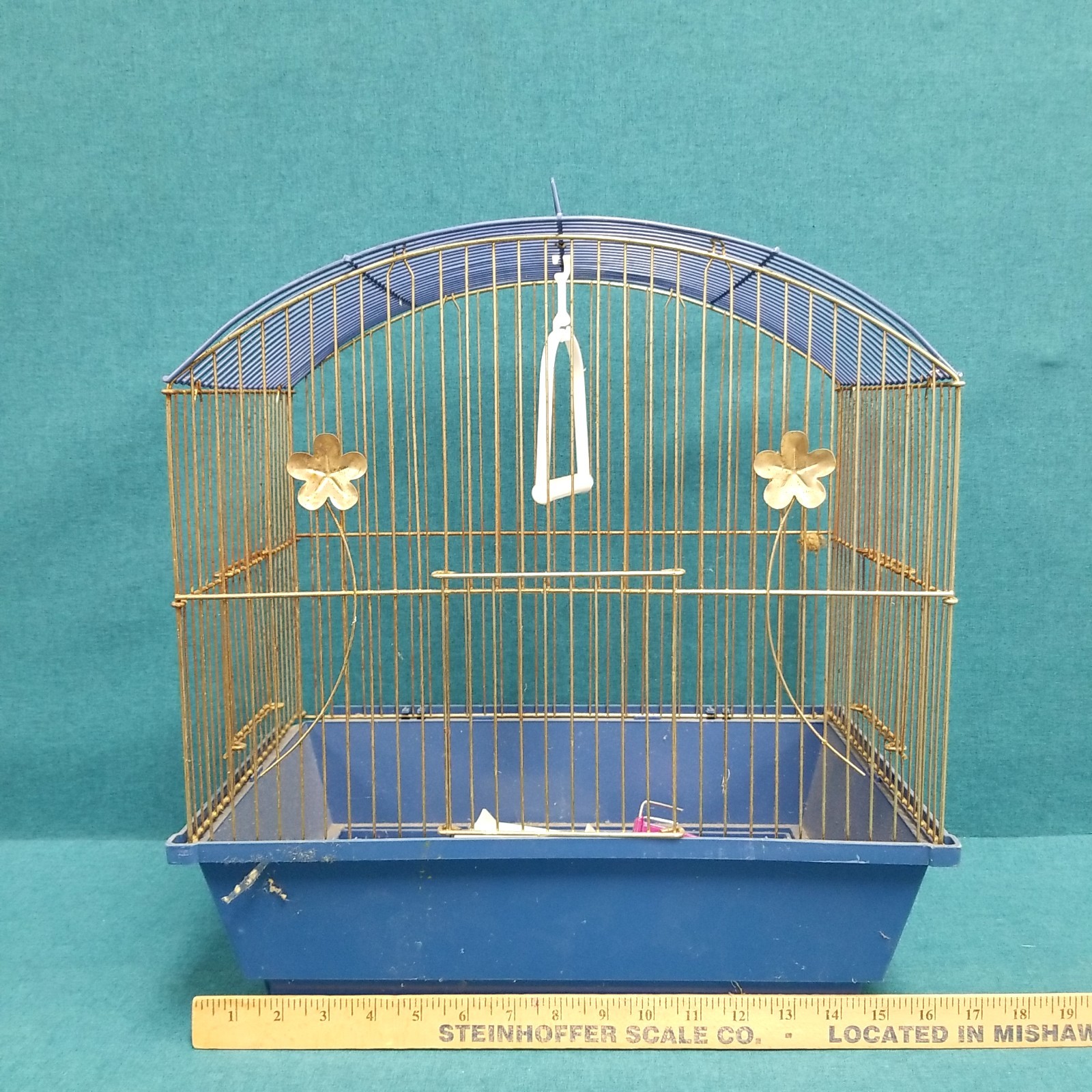 16'' x 10.5'' x 17.5'' Prevue Hendryx Steel Wire Bird Cage 3 Gate Acrylic Basin