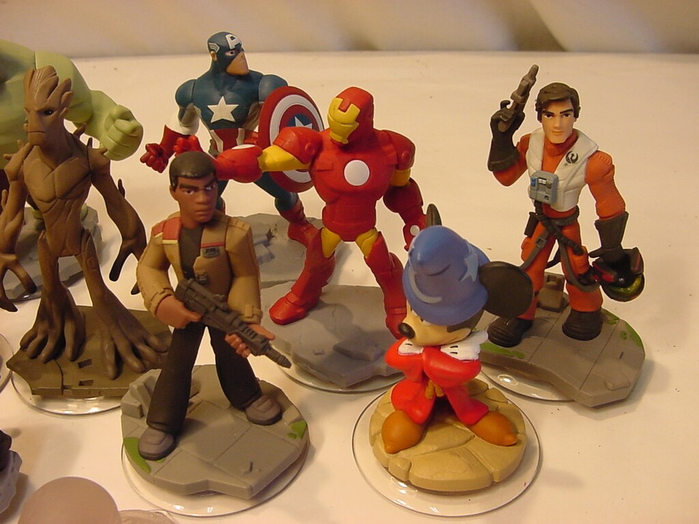 DISNEY INFINITY WITH FIGURES COLLECTION