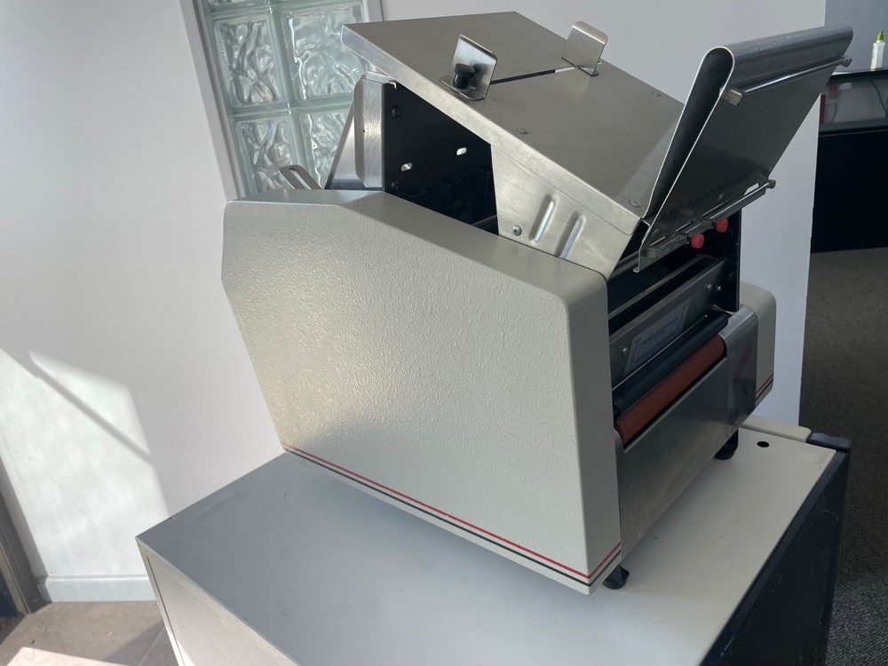 ASTRO ATS-9300 Label Affixing Machine