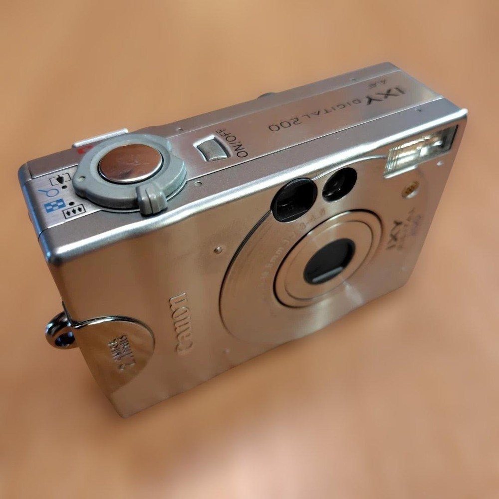 Canon IXY DIGITAL 200 Compact Digital Camera 2.11MP CCD Tested Functionality