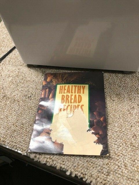 Breadman Plus TR700 bread machine with RECEPIE BOOK AND COMPLETE IT WORKS