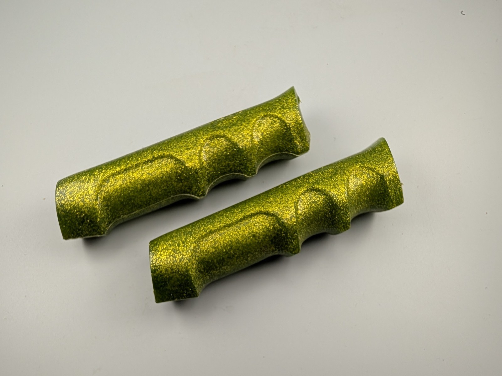 HUFFY BICYCLE ANTIFREEZE GREEN GLITTER Original Hand Grips 1970's New Old Stock