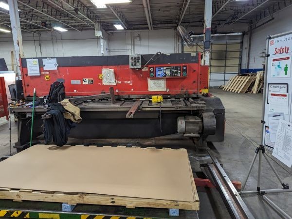 Amada M3060 Power Squaring Shear