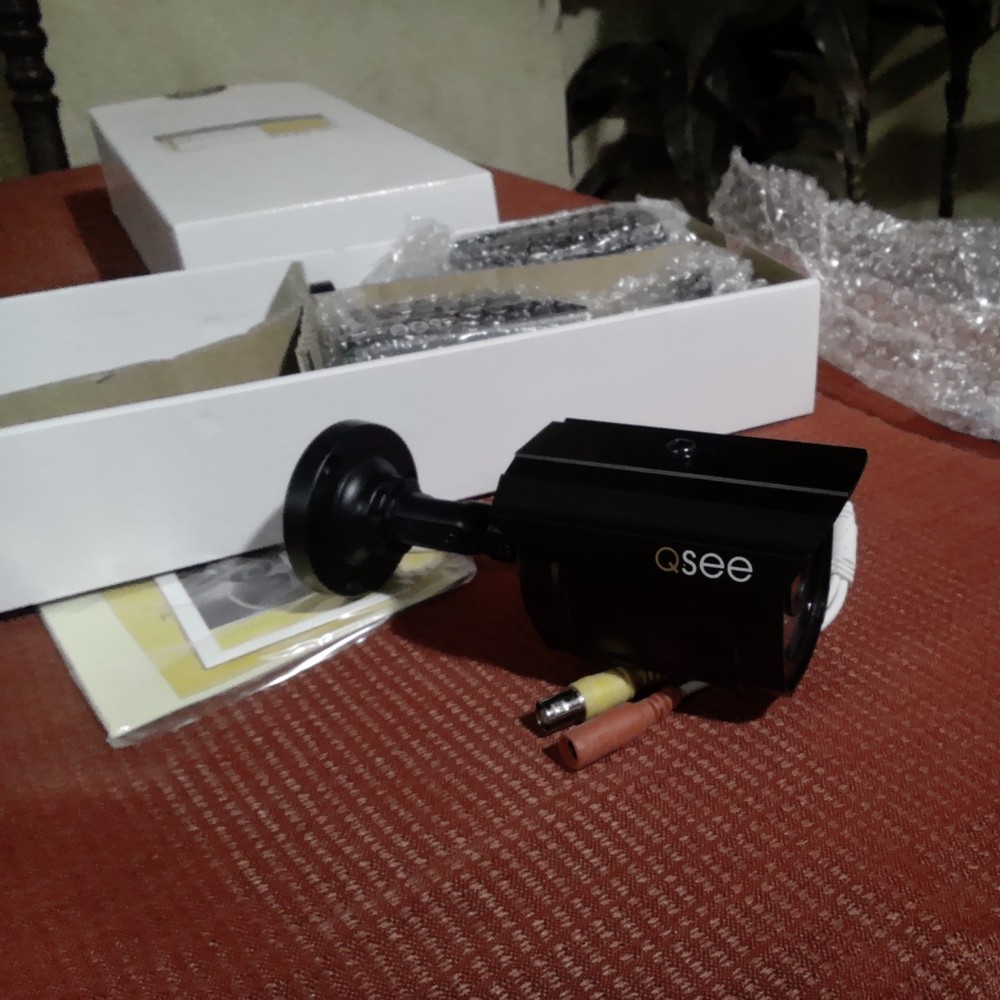 QSee color Security Camera Model Qm1201b