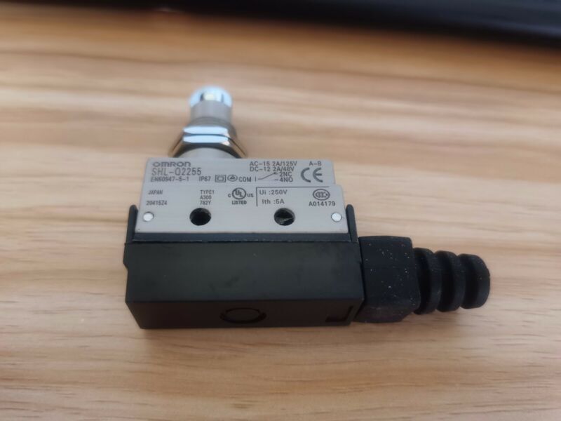 1PC  Limit Switch   SHL-Q2255 SHLQ2255
