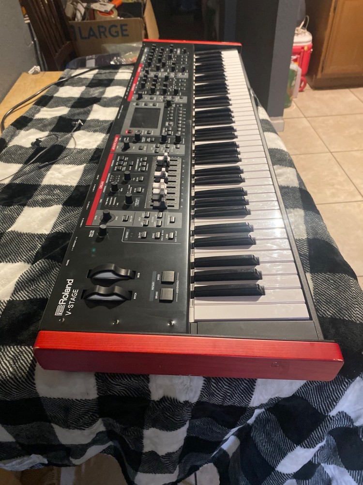 Roland V-STAGE76 76-Note Performance Keyboard (Damaged )