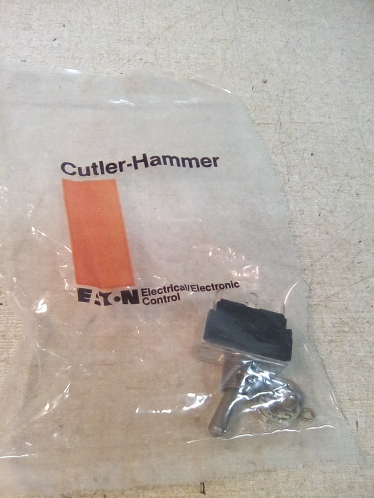 Cutler-Hammer 3 Position Toggle Switch ST52P 8821K6