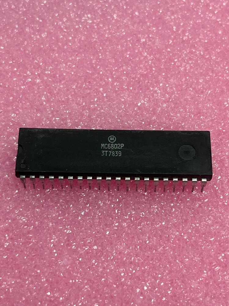 Motorola MC6802P IC, MICROPROCESSOR, 8-BIT, MOS, DIP 40PIN PLASTIC - NEW!