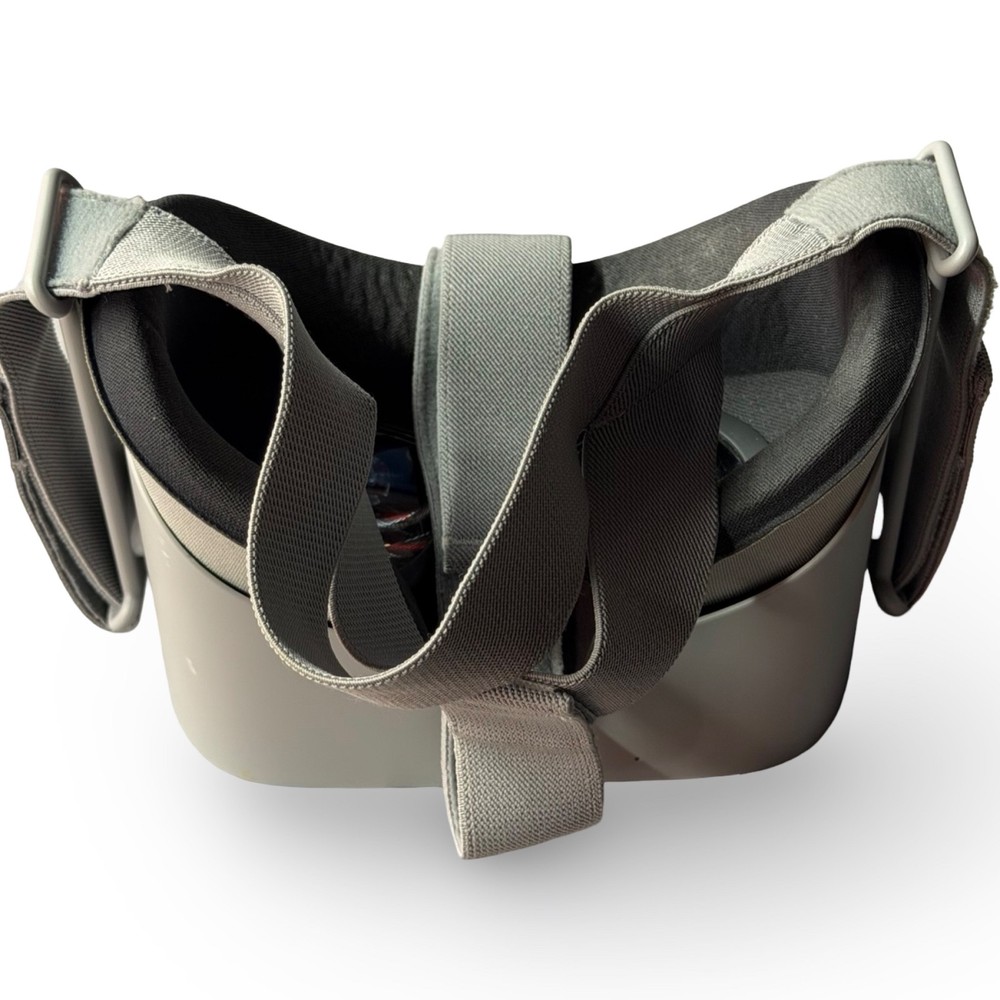 Meta Oculus Go 32GB VR Standalone Headset Only Tested & Working NO CONTROLLER