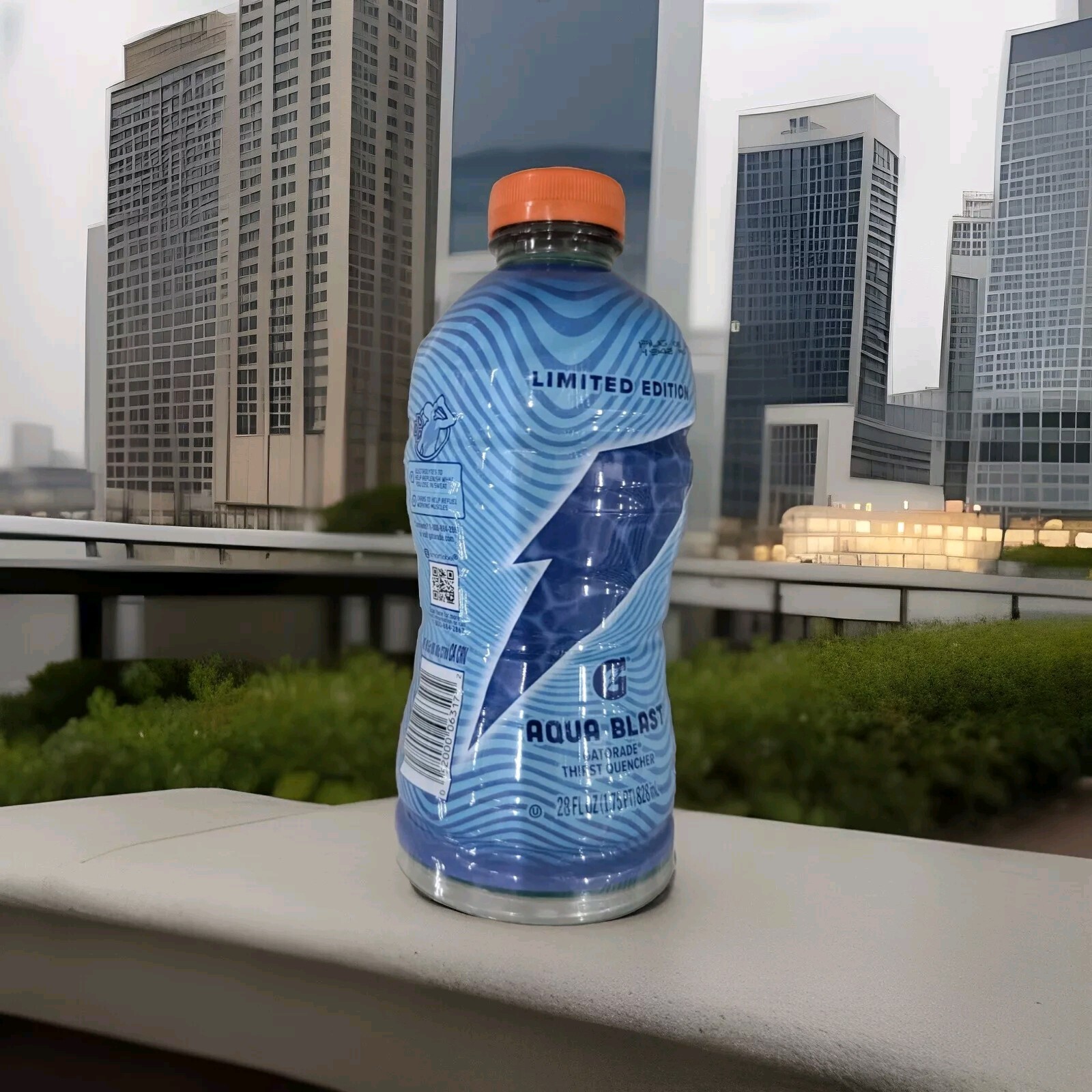 Gatorade Aqua Blast Thirst Quencher Limited Edition 28oz Bottle Unopened