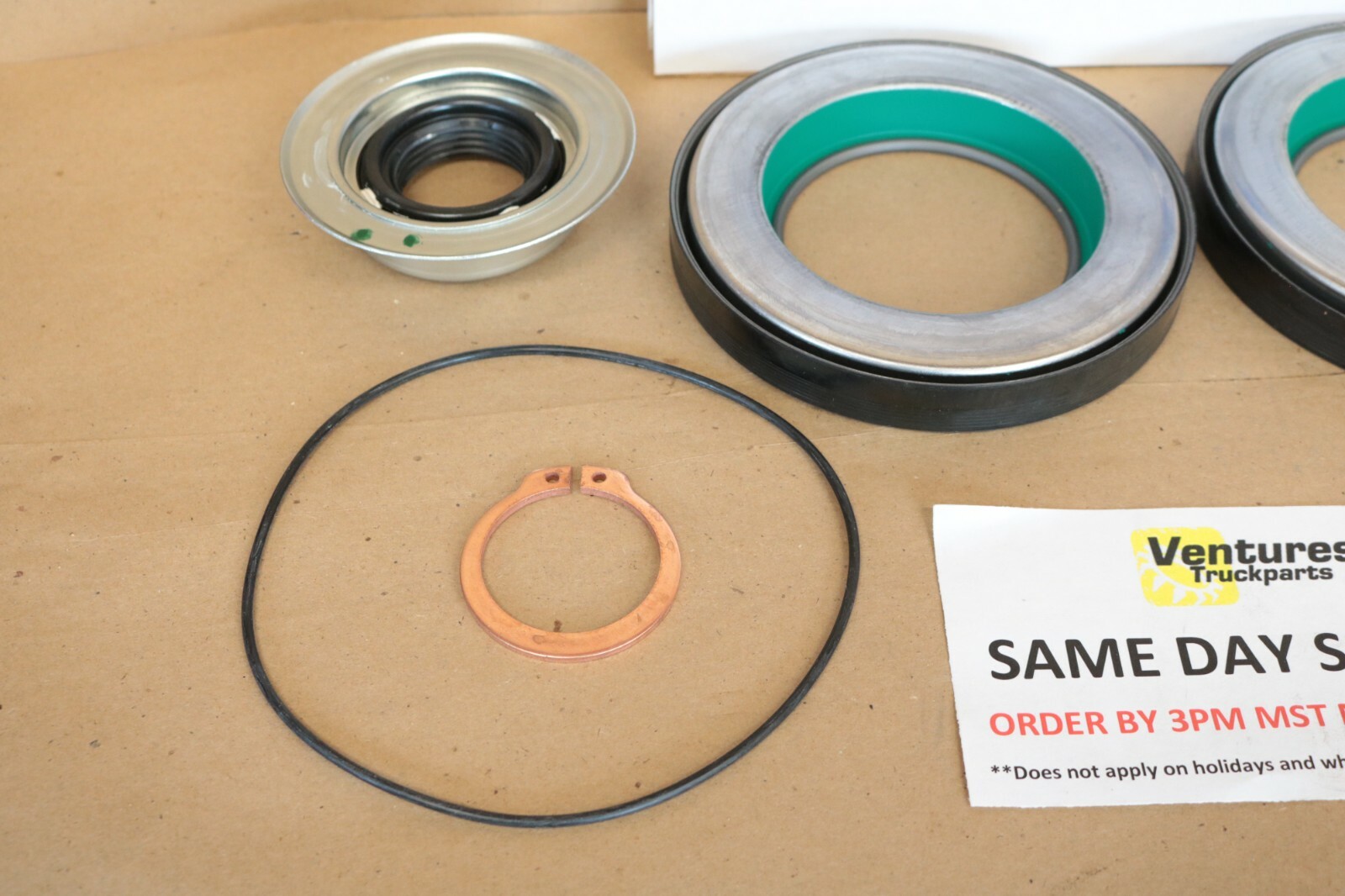 2005-2023 Ford F250 F350 F450 F550 4x4 SuperDuty Front Axle Seal & Snap Ring Kit