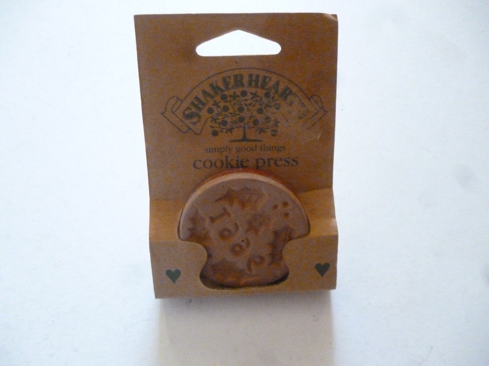 SHARKER HEARTH COOKIE PRESS 2" DIA. HOLLY 1996