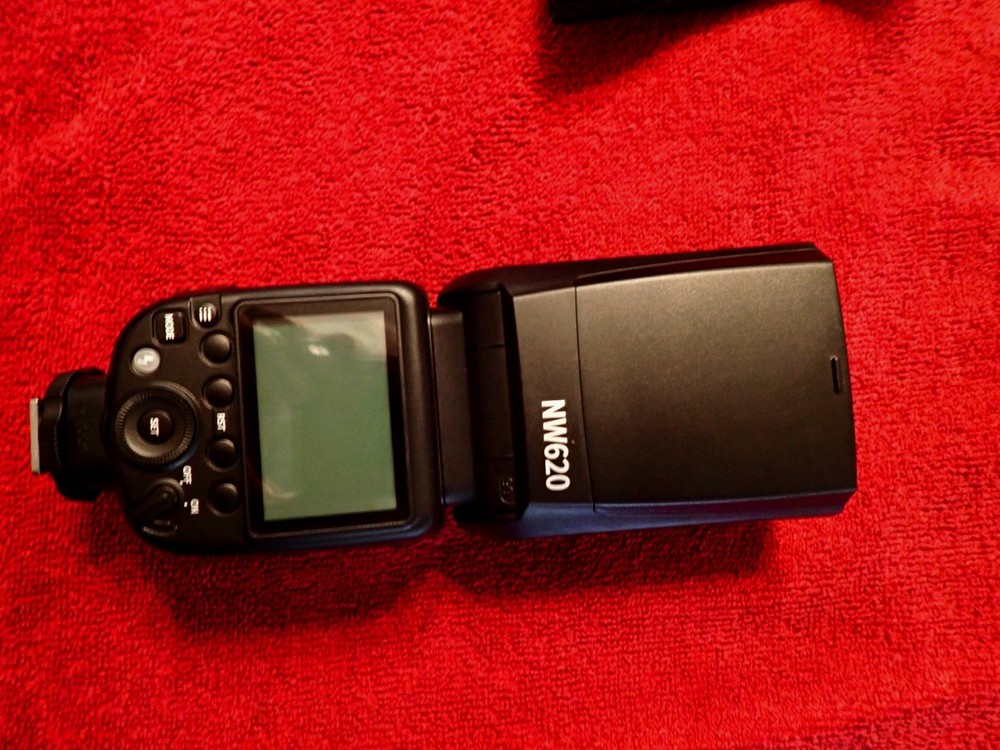 Neewer Speedlight NW 620 Flash Attachment