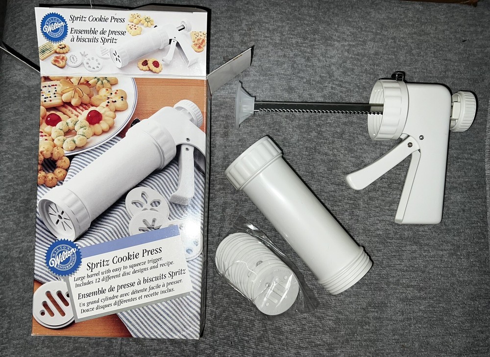 Wilton  Spritz cookie press With 12 Discs. Never Used
