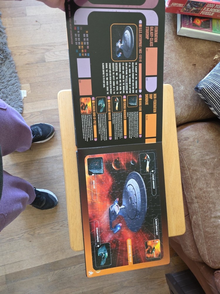 "STAR TREK NEXT GENERATION" JIGSAW BOOK (4 puzzles)