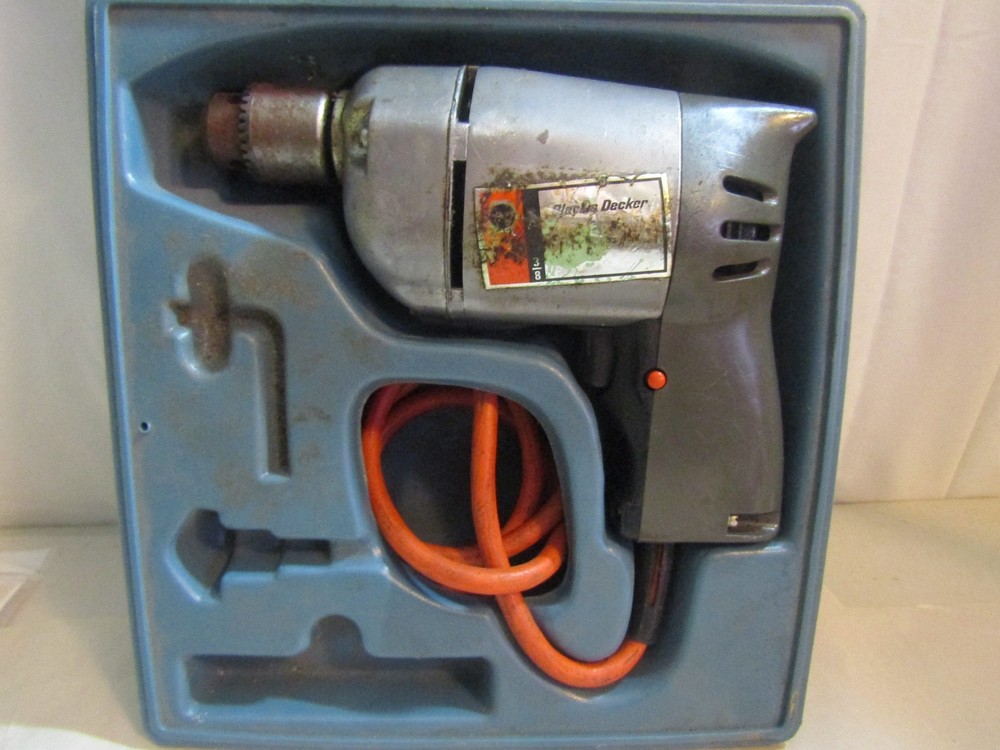 Black  & Decker Drill  3/8 INCH Working Looks Rough