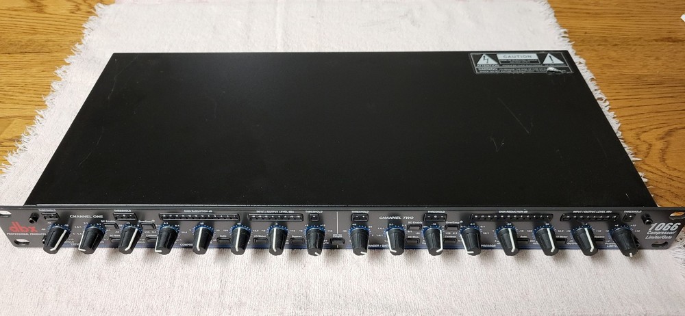 DBX 1066 Dual Compressor Gate Limiter (C)