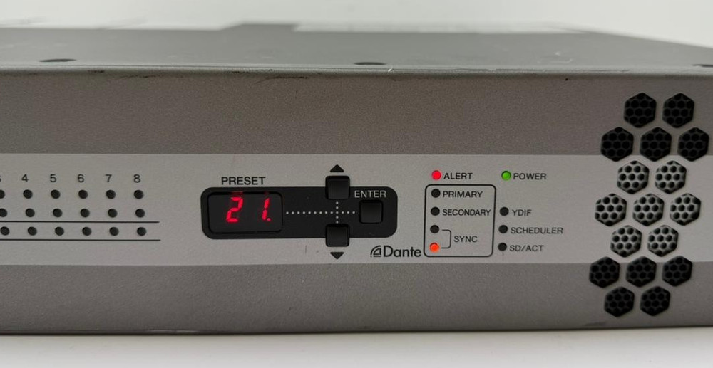 YAMAHA MRX7-D SIGNAL PROCESSOR *POWERS ON-WORKING*