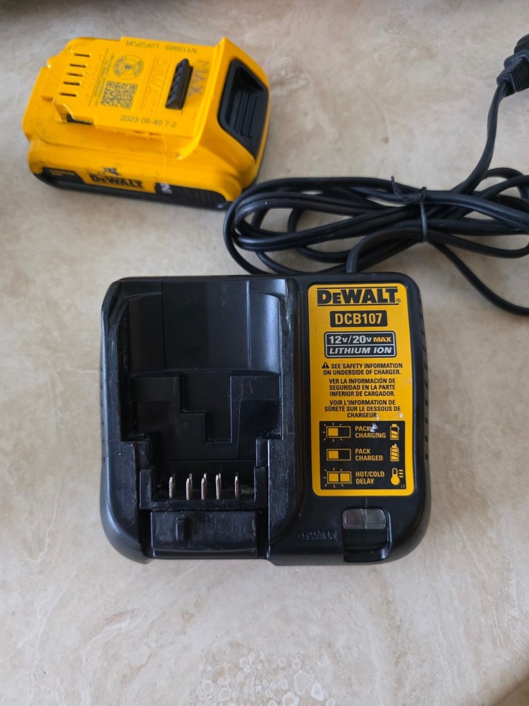 DeWalt DCS382, DCF850, DCB107