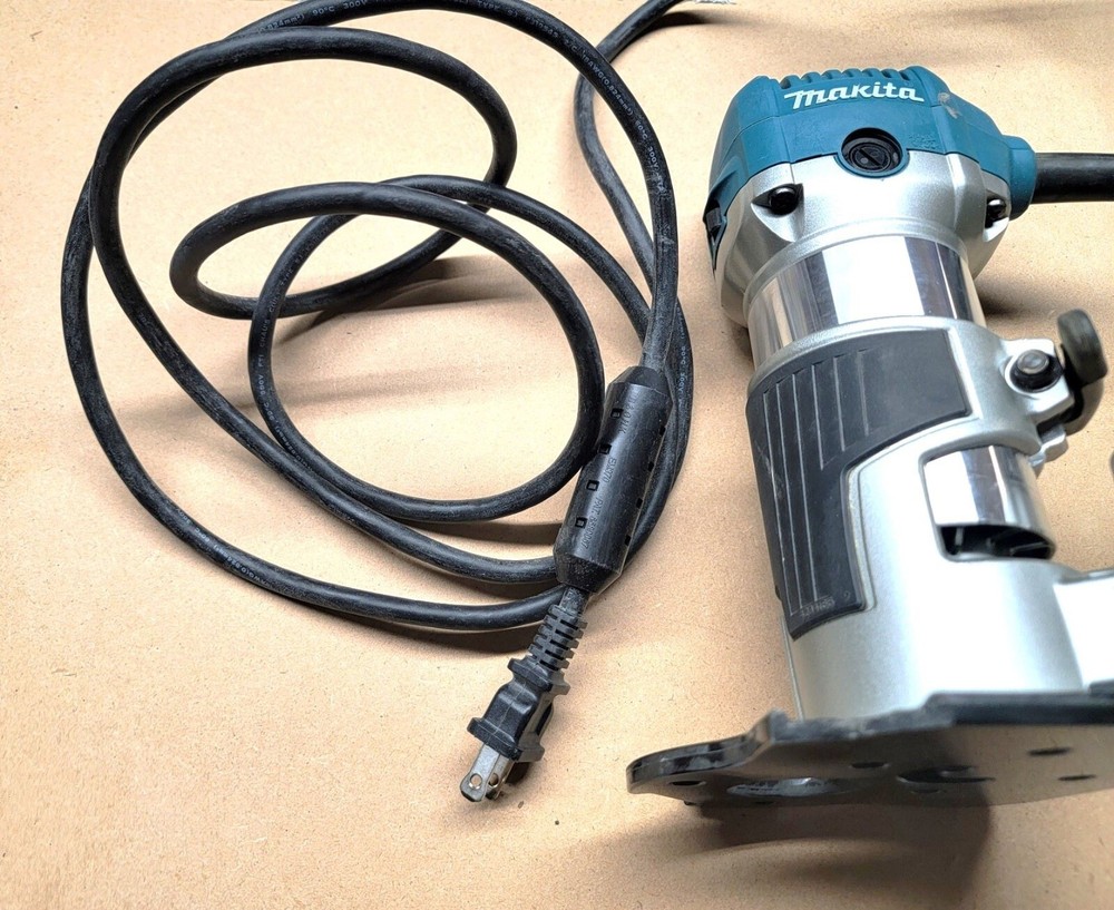 Makita RT0701C Variable Speed Trim Router w/Offset Base