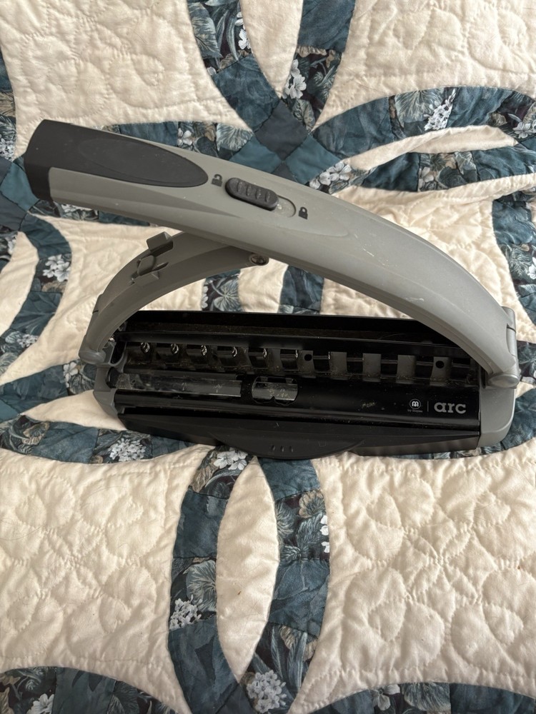 Staples ARC 11-Hole Desktop Paper Punch for DiscBound Notebook System, Used