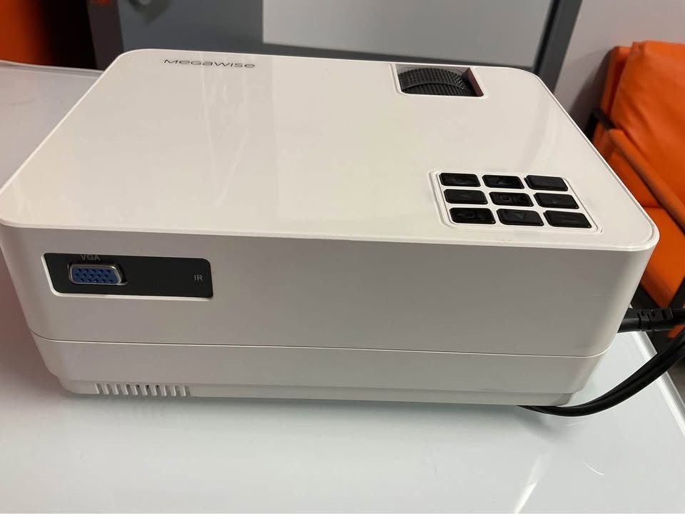 Megawise L21 Mini LCD Video Projector - NO REMOTE