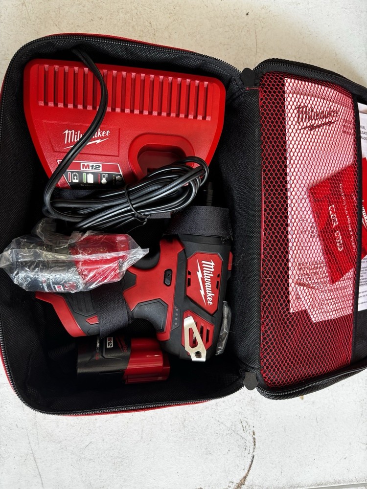 Milwaukee M12* 1/4" Hex Screwdriver Kit