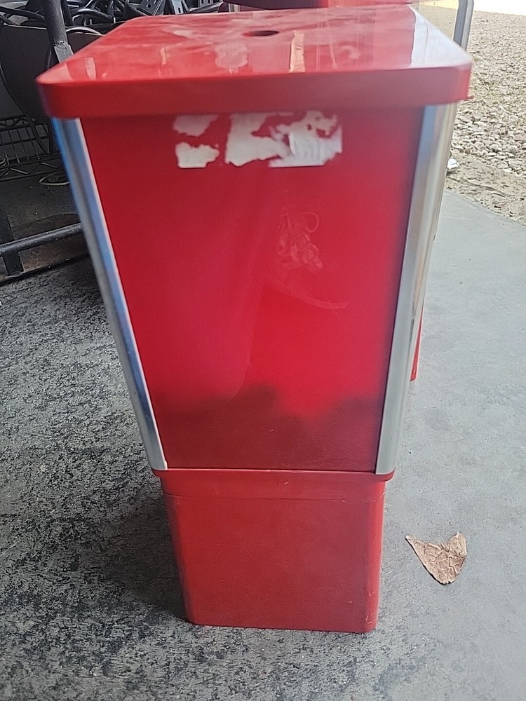 Vintage Gumball Machine. Working