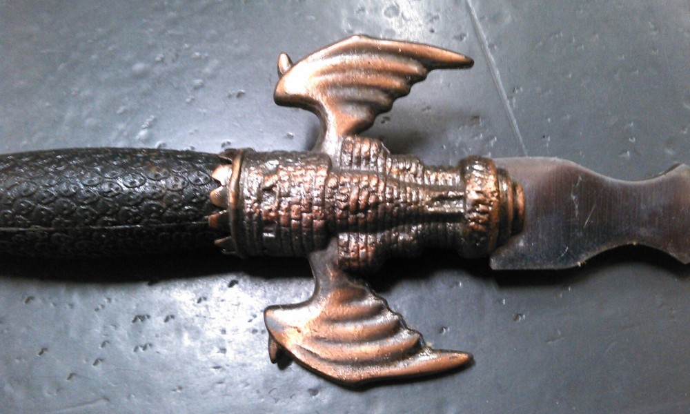 WHITE TAIL CUTLERY, HAND MADE DAGGER,