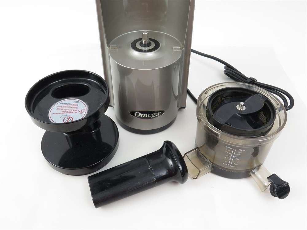 OMEGA Vertical Slow Masticating Silver Juicer - VSJ843RS
