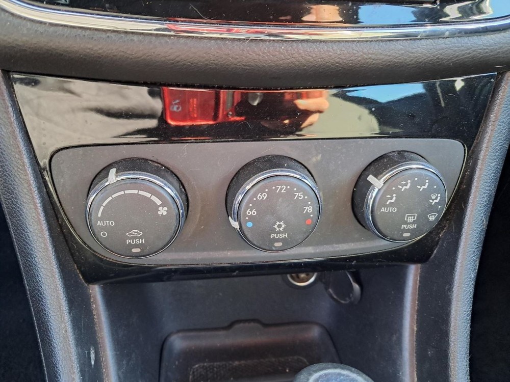 200 2011 Glove Box 4862088