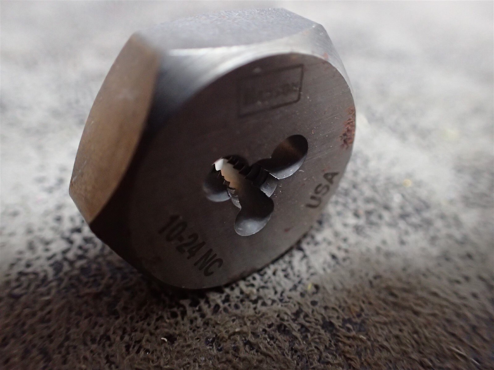 NEW Irwin 6428 10-24 HSS Hex Rethreading Die (BN273)