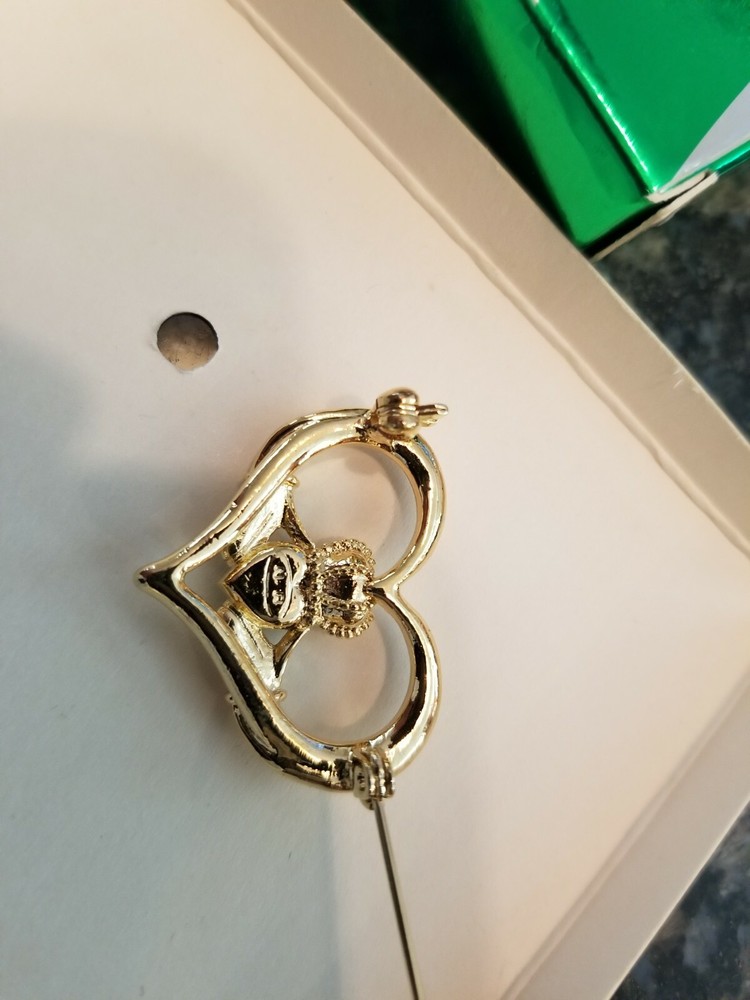 AVON IRISH PIN WOMENS #5