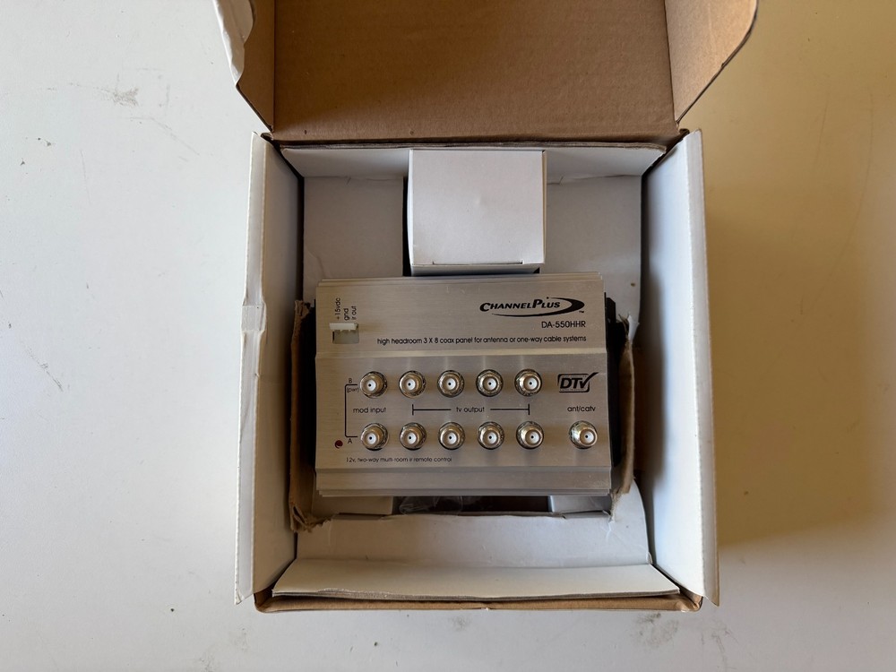 ChannelPlus DA-550HHR 3 x 8 Coax Cable Panel Amplifier