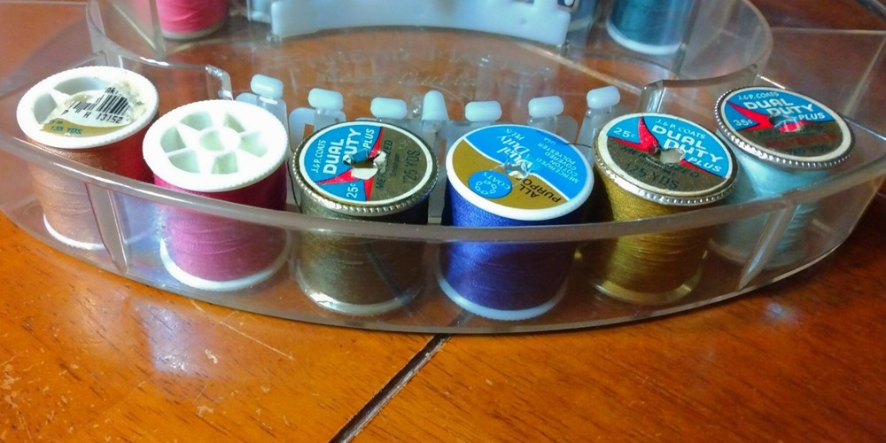 Vintage Thread Master Clear Plastic Sewing Organizer With 12 Spools