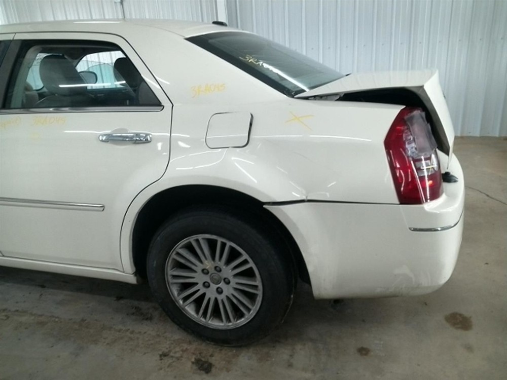 300 2010 High Mounted Stop Light 104795734