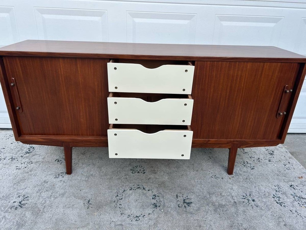 Mid Century Modern Credenza/Sideboard/Buffet