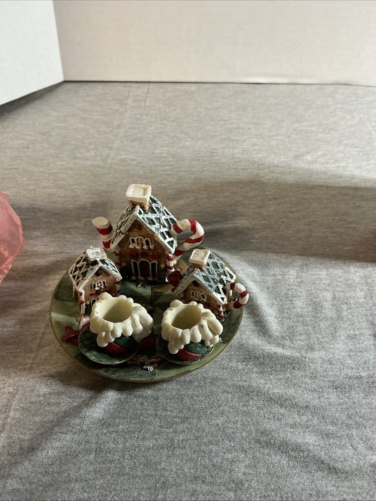 Poly Holiday House Tea set