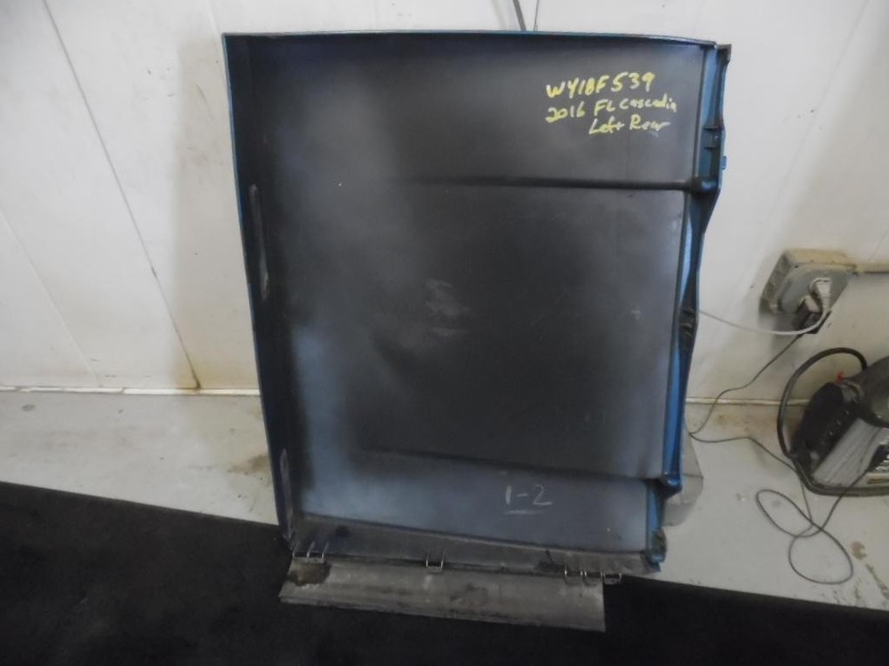For 2016 FREIGHTLINER CASCADIA 125 SIDE FAIRING Left , MN