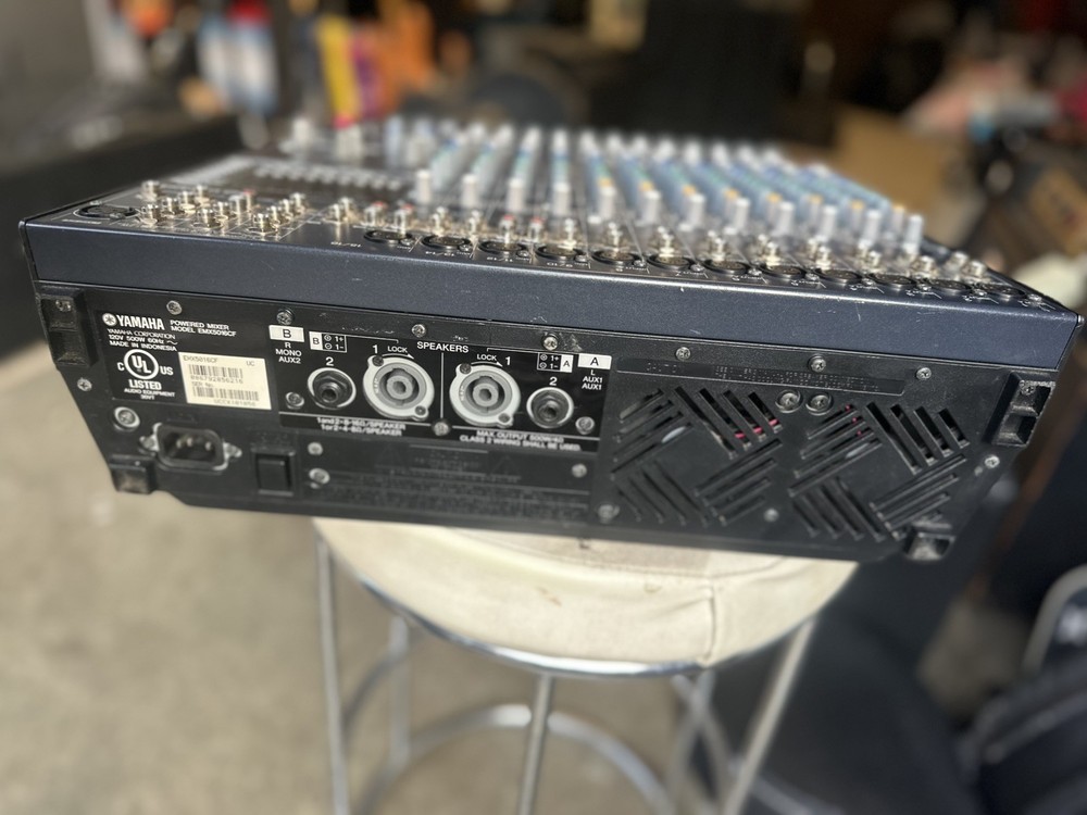 Yamaha EMX5016CF 500W 16-Input Powered Mixer