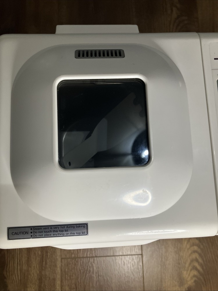 Sanyo SBM10 Automatic Bread Maker Machine Home Bakery