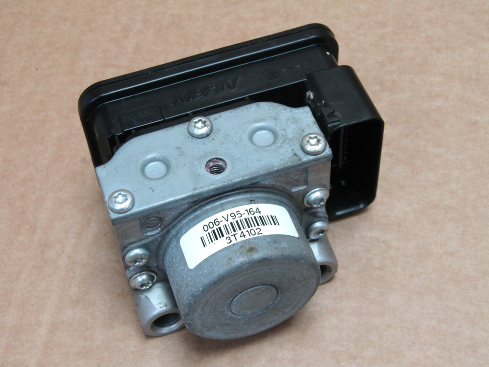 Triumph Tiger 800 XCX 2019 ABS pump control module (5541)