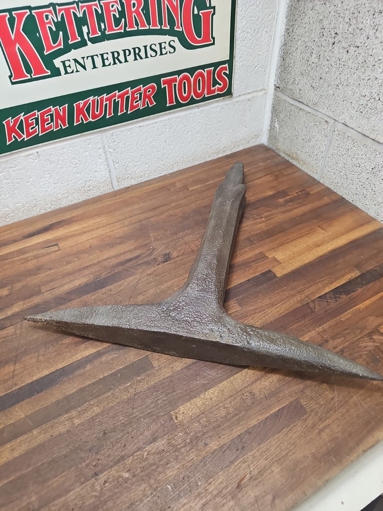 C5- Antique 30lb Stake Anvil Blacksmith