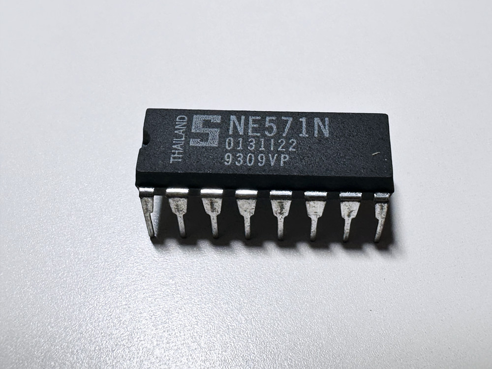 NE571N Signetics Audio Compandor Compressor Expander 110dB Dynamic Range DIP-16