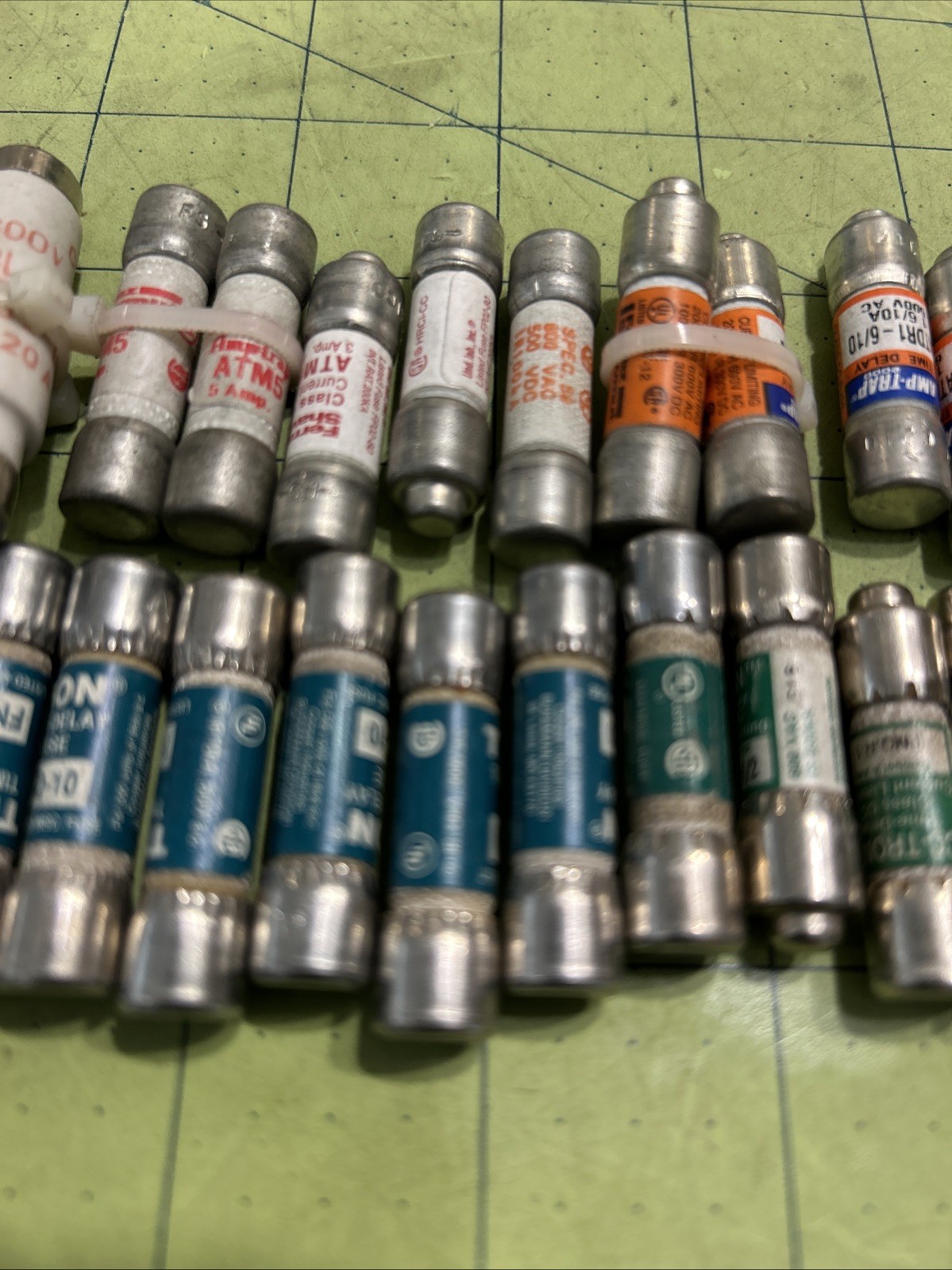 24 Assorted Small Fuses Ferraz Shawmut Amp Trap Tron And Fusetron