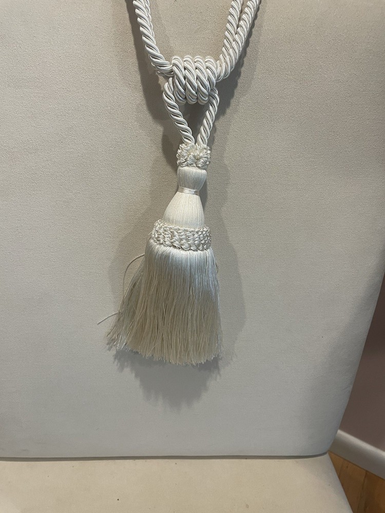 Medium Single Drapery Tassel Tieback Ivory